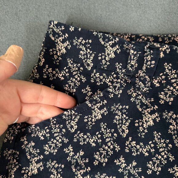 Lee Womens 12 P Navy Floral Regular Fit Mid Rise Bermuda Shorts Pockets - Picture 2 of 10